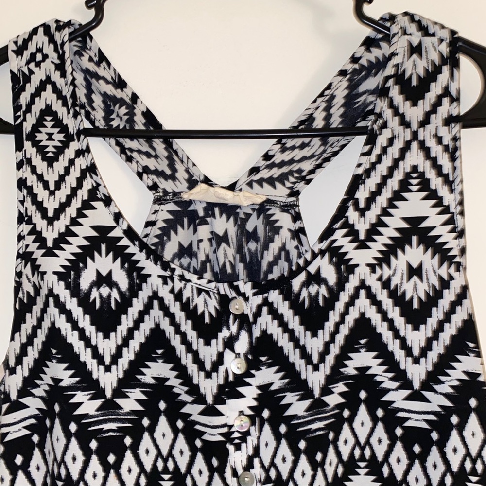 Patterned top - Picture 2 of 6